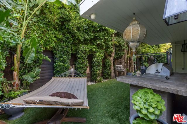 645 N Hayworth Avenue, Los Angeles, CA 90048