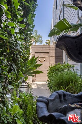 645 N Hayworth Avenue, Los Angeles, CA 90048