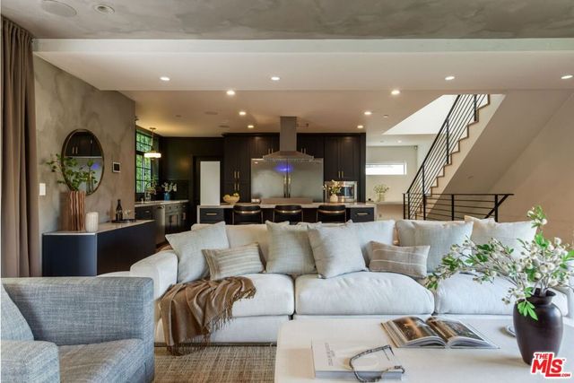 645 N Hayworth Avenue, Los Angeles, CA 90048