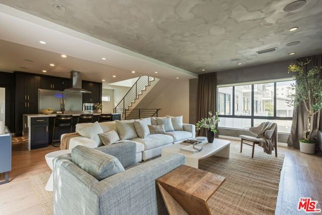 645 N Hayworth Avenue, Los Angeles, CA 90048