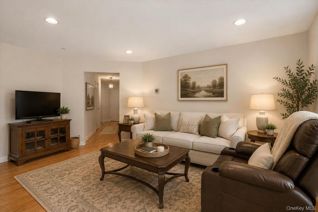 100 Woodcrest Lane 124, Mount Kisco, NY 10549 — photo 5