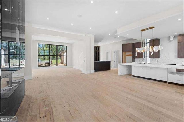 124 Woodlawn Drive NE, Marietta, GA 30067