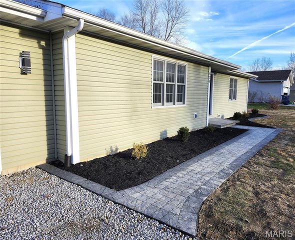 629 TAMARACH Drive, Edwardsville, IL 62025