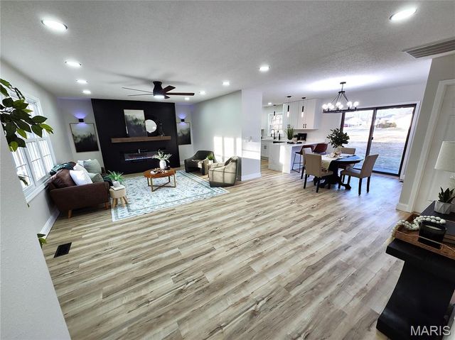 629 TAMARACH Drive, Edwardsville, IL 62025