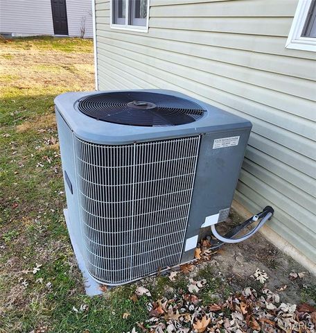 629 TAMARACH Drive, Edwardsville, IL 62025