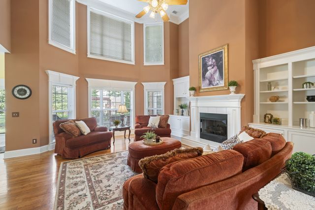 1040 Shoreham St, Murfreesboro, TN 37130