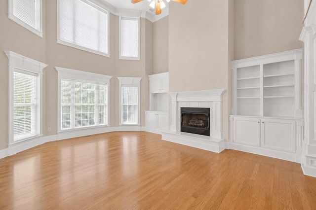 1040 Shoreham St, Murfreesboro, TN 37130
