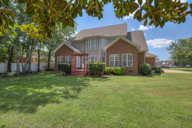 1040 Shoreham St, Murfreesboro, TN 37130