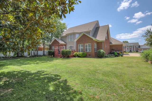 1040 Shoreham St, Murfreesboro, TN 37130