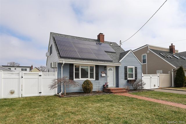 75 Riverside Avenue, Merrick, NY 11566