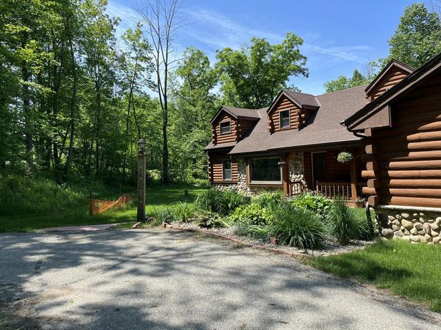 1311 Emerald DRIVE, Hartford, WI 53027