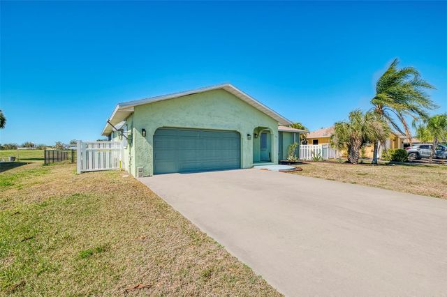 22 OAKLAND HILLS COURT, Rotonda West, FL 33947