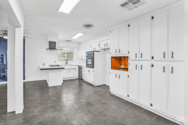 2704 Daken Street, Bakersfield, CA 93309