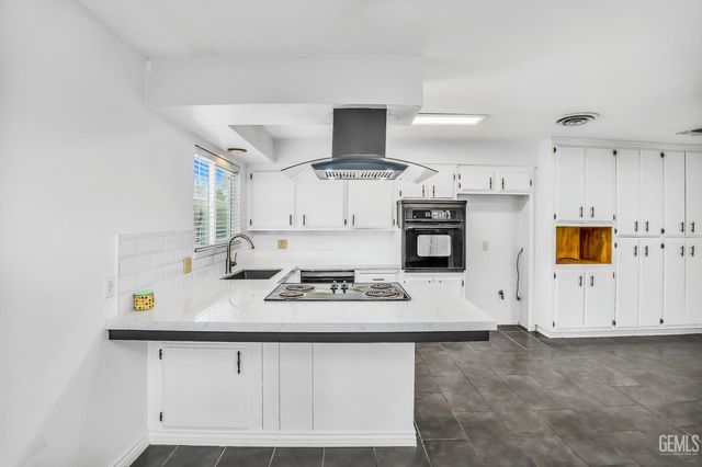 2704 Daken Street, Bakersfield, CA 93309