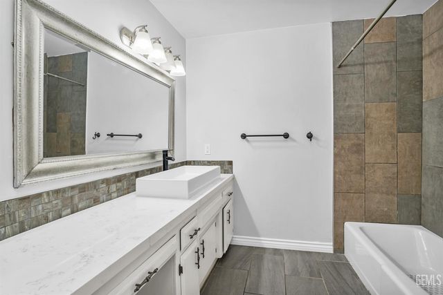 2704 Daken Street, Bakersfield, CA 93309
