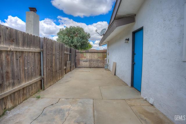 2704 Daken Street, Bakersfield, CA 93309