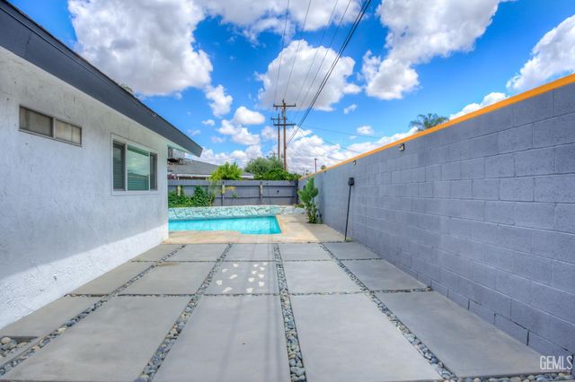 2704 Daken Street, Bakersfield, CA 93309