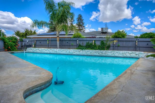 2704 Daken Street, Bakersfield, CA 93309