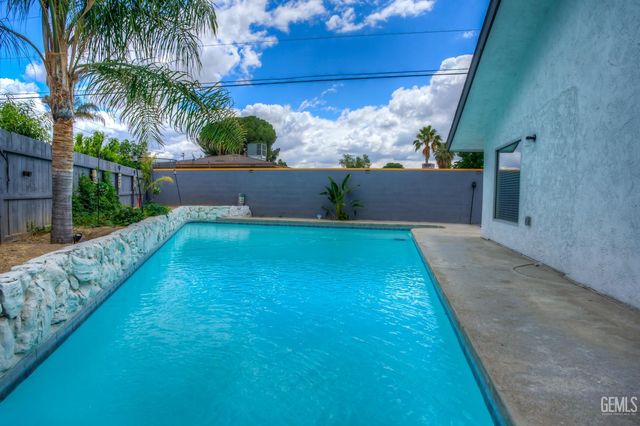 2704 Daken Street, Bakersfield, CA 93309