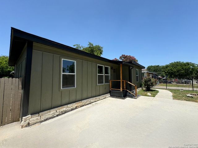 1735 W HERMINE BLVD, San Antonio, TX 78201