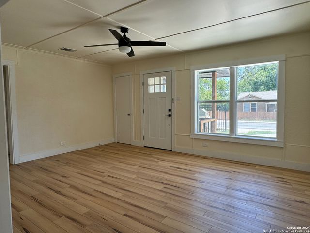 1735 W HERMINE BLVD, San Antonio, TX 78201