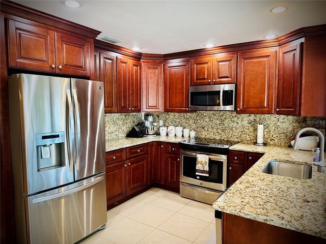 6512 MANILA PALM WAY, Apollo Beach, FL 33572