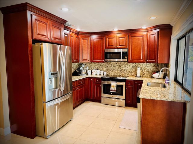 6512 MANILA PALM WAY, Apollo Beach, FL 33572