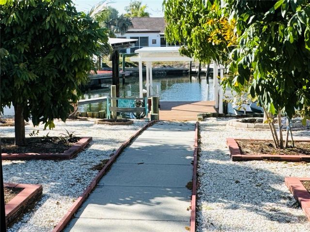 6512 MANILA PALM WAY, Apollo Beach, FL 33572