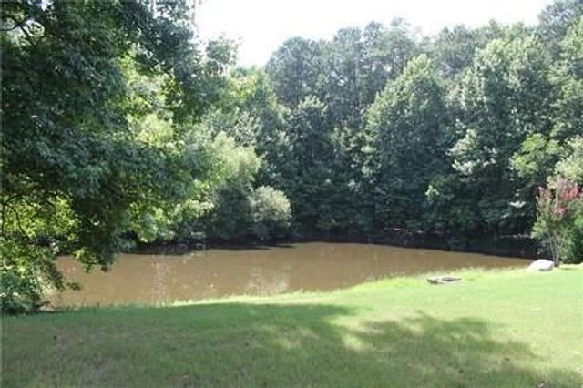 3082 Brockenhurst, Buford, GA 30519