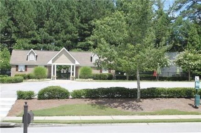 3082 Brockenhurst, Buford, GA 30519