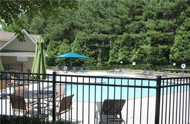3082 Brockenhurst, Buford, GA 30519