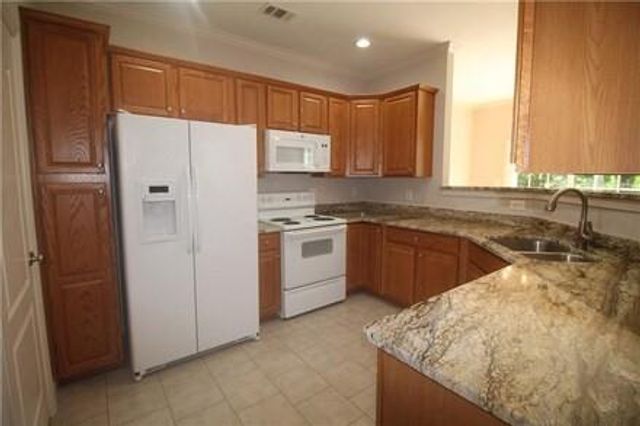 3082 Brockenhurst, Buford, GA 30519