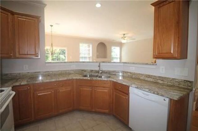 3082 Brockenhurst, Buford, GA 30519