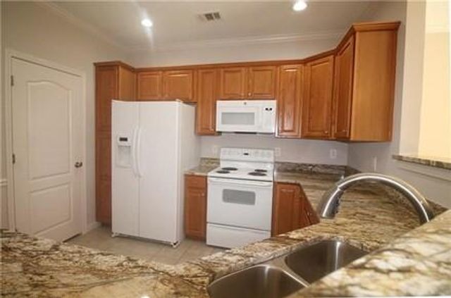 3082 Brockenhurst, Buford, GA 30519