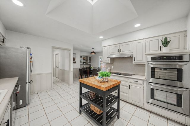 2415 Lakeview Circle, Arlington, TX 76013
