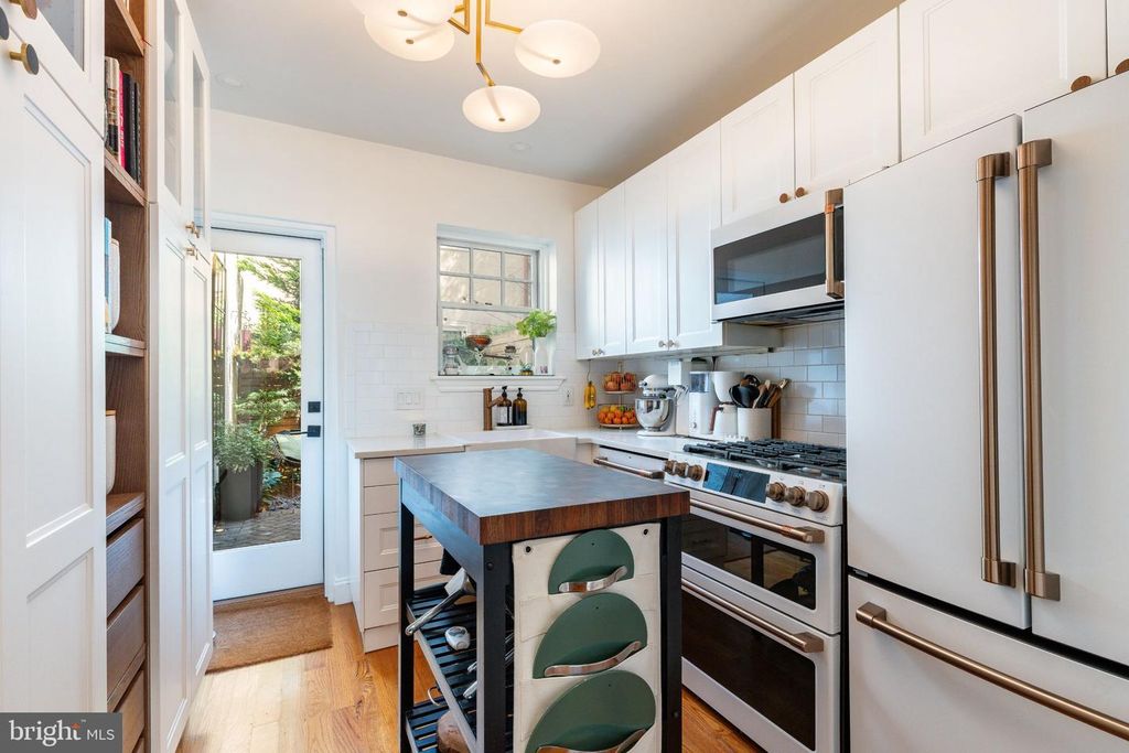 329 FITZWATER ST, PHILADELPHIA, PA 19147 — photo 3