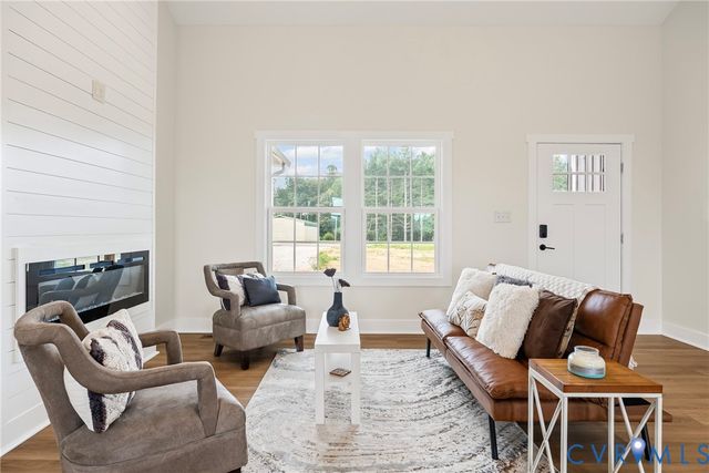 716 Pine Harbour Dr, Mineral, VA 23117