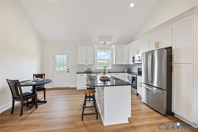 716 Pine Harbour Dr, Mineral, VA 23117