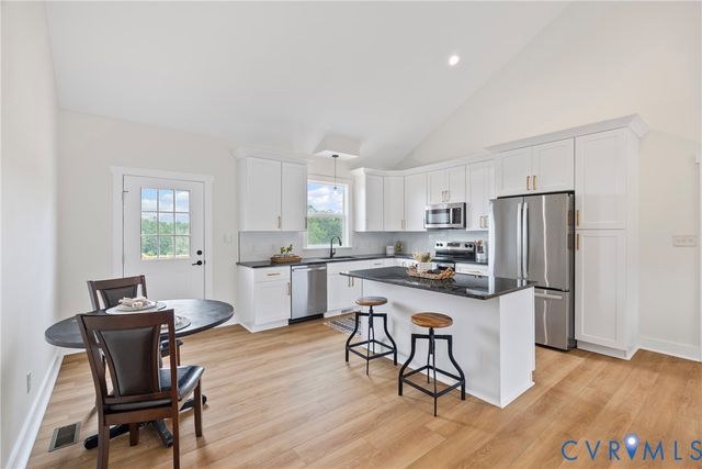 716 Pine Harbour Dr, Mineral, VA 23117