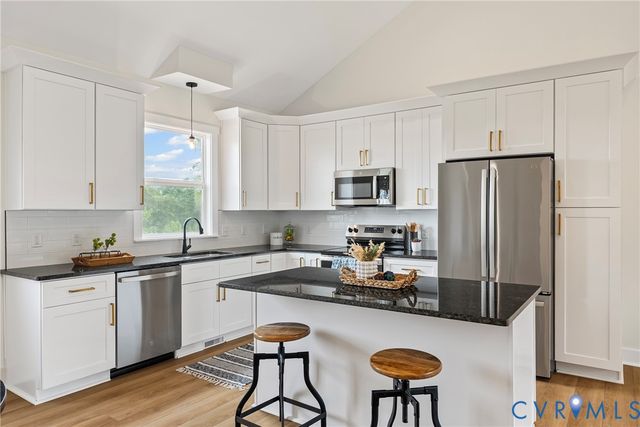 716 Pine Harbour Dr, Mineral, VA 23117