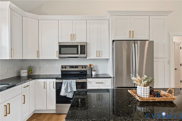716 Pine Harbour Dr, Mineral, VA 23117