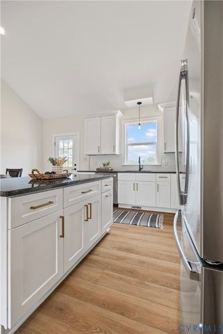 716 Pine Harbour Dr, Mineral, VA 23117