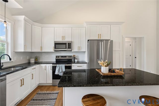 716 Pine Harbour Dr, Mineral, VA 23117