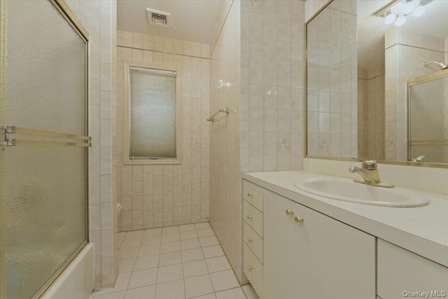 151 wanser, Inwood, NY 11096