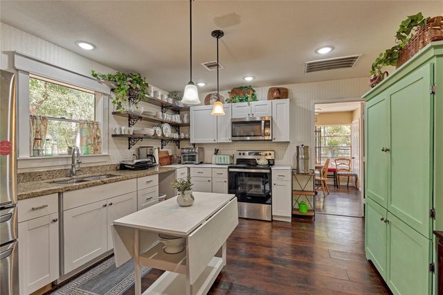 21128 Huckleberry Lane, Montgomery, TX 77316