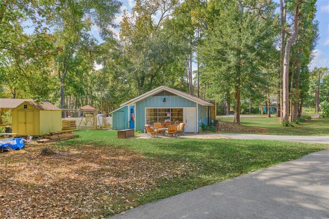 21128 Huckleberry Lane, Montgomery, TX 77316