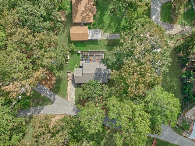 21128 Huckleberry Lane, Montgomery, TX 77316