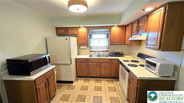 1923 Belleview Drive, Whitehall Twp, PA 18052