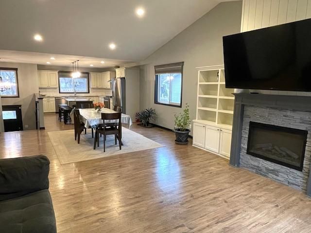 646 Grafton Avenue N, Oakdale, MN 55128