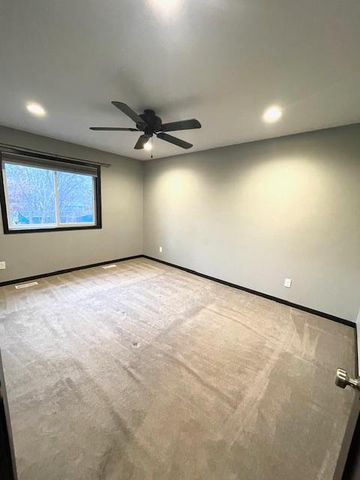 646 Grafton Avenue N, Oakdale, MN 55128